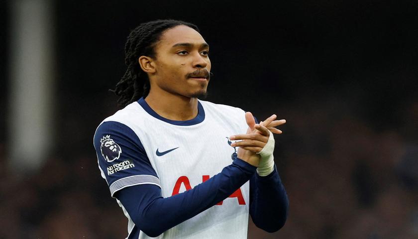 یەکەم یاریزانی موسڵمانی بەریتانیا