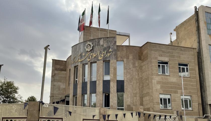 غیبت اعضای شورا، انتخابات هیأت‌رئیسه و سرنوشت شهرداری کرمانشاه را معلق کرد