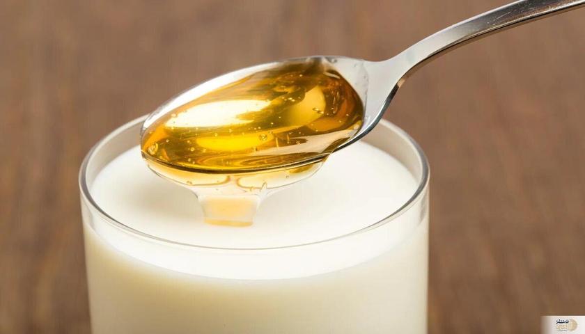 شیر و هەنگوین؛ تێکەڵەیەکی بەسوود یان مەترسییەک بۆ تەندرووستی؟