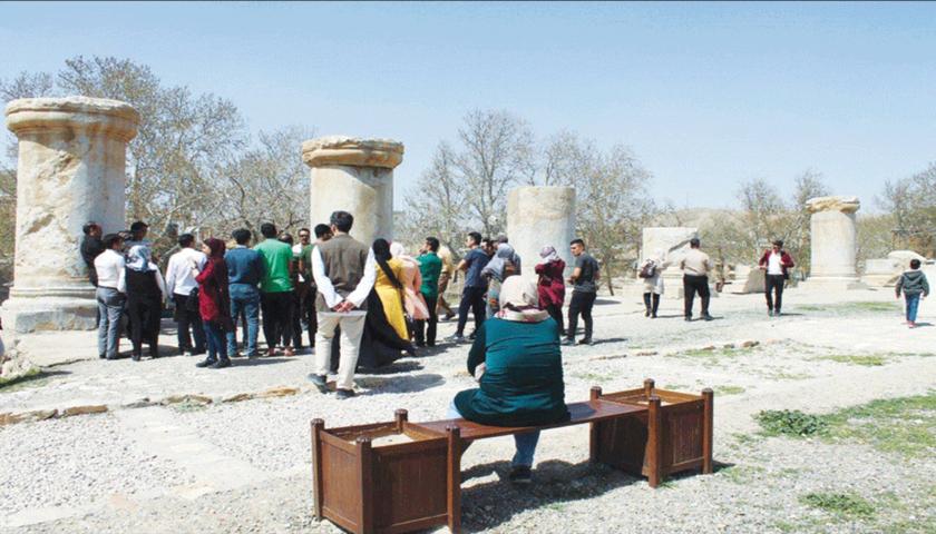 فرماندار کنگاور: آناهیتا می‌تواند محور تحول گردشگری و اقتصاد منطقه باشد