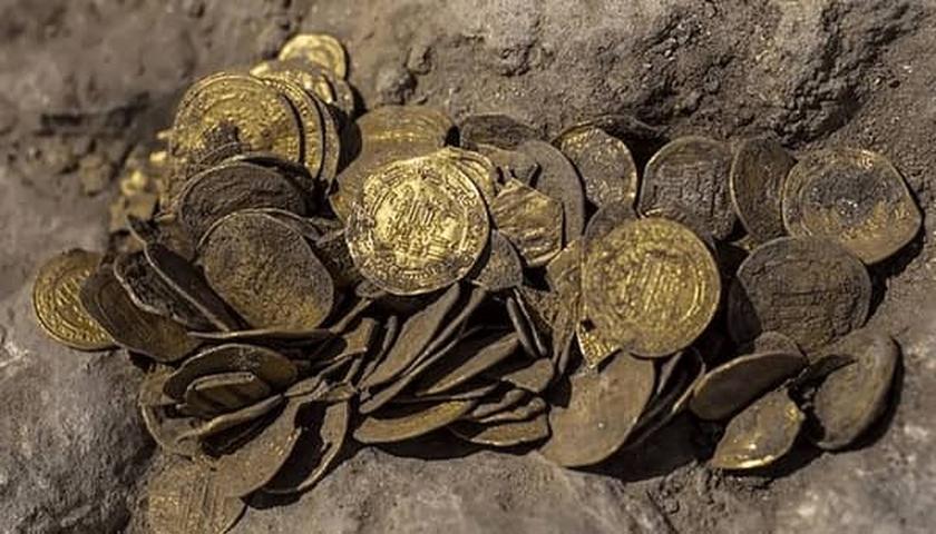 لە شاری ئەسەدئاباد ٧٤ سکەی مێژوویی دۆزرایەوە