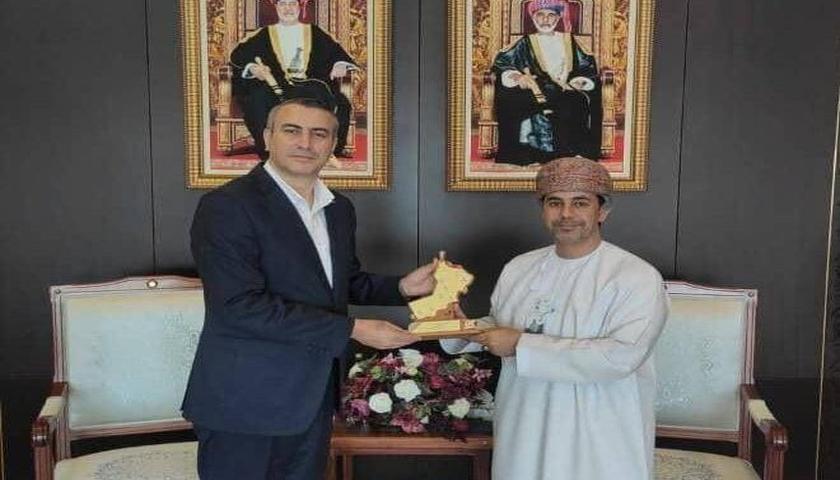 ئێران و عومان گەشتە ئاسمانییەکانی نێوانیان فراوانتر بکەن