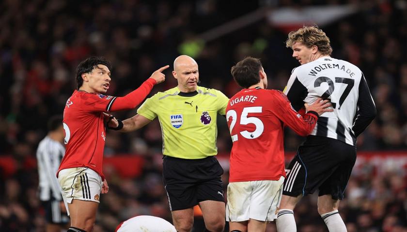 مانچستەر یونایتد مرد، تاکوو یارییەکەی بردەوە!