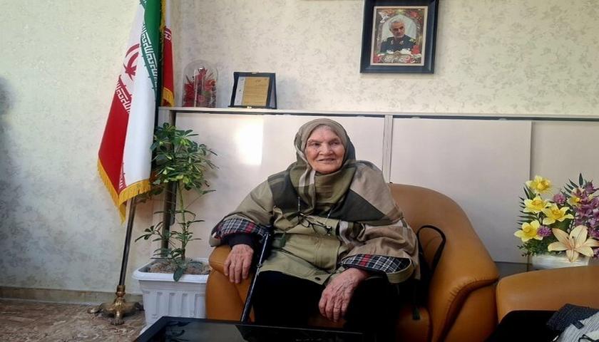 دیدار پس از نیم قرن؛ پایان چشم‌انتظاری مادر ۸۶ ساله با کمک ثبت احوال کردستان