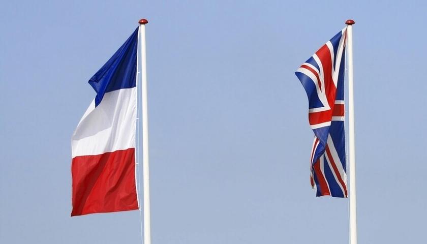 سرویس اطلاعاتی روسیه: فرانسه و بریتانیا در حال آماده شدن برای تجهیز اوکراین به بمب هسته‌ای هستند