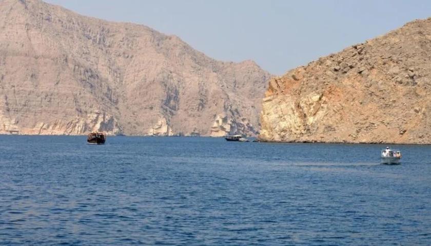 ئێران: رێگە نادەین یەك لیتر نەوت لە بەرژەوەندیی ئەمەریكا بە گەرووی هورمزدا بڕوات 