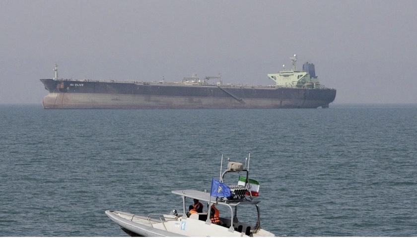 کوەیت: کەشتییەکی نەوتهەڵگری وڵاتەکەمان لەلایەن ئێرانەوە کرایە ئامانج