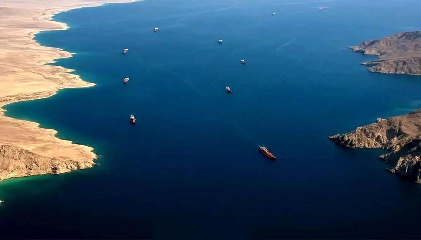 بارەگای خاتەمولئەنبیا: بەندەرەکانی ئێران پارێزراو نەبن، هیچ بەندەرێک لە کەنداو ئارامی بەخۆوە نابینێت