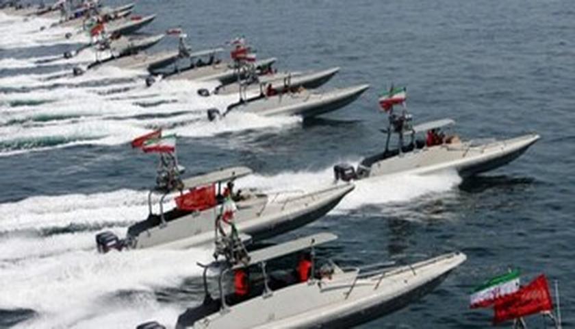  فاینەنشاڵ تایمز: هێز و توانای سەبازیی ئێران ئەمریکای لە گەرووی هورمز تەنگەتاو کردووە