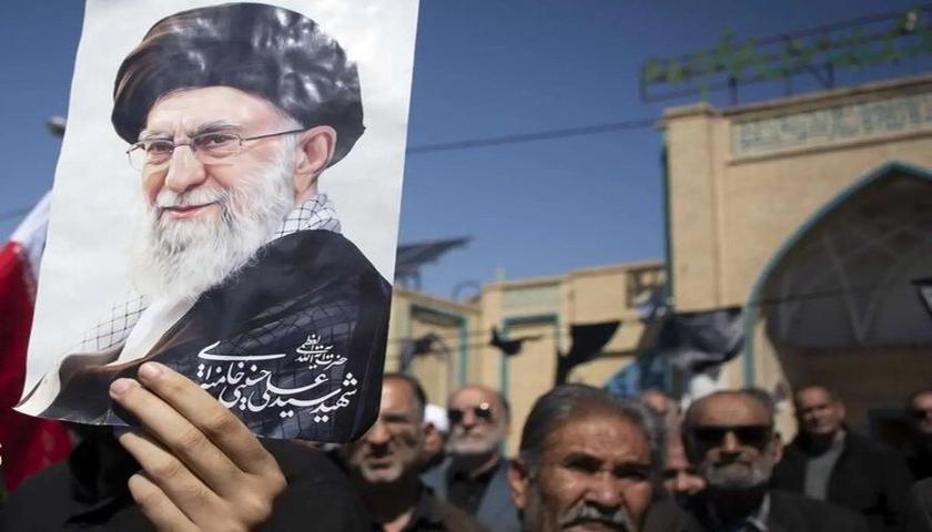 آماده‌باش کردستان برای اعزام زائران مراسم تشییع؛ هزار نفر با ۴۰ اتوبوس راهی تهران می‌شوند