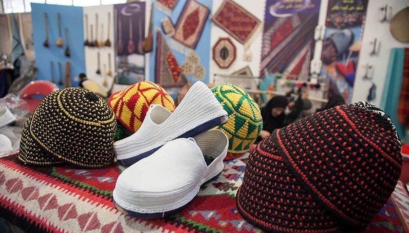 دست‌سازه‌های کرمانشاه در قالب هفته‌بازار به خیابان آمدند