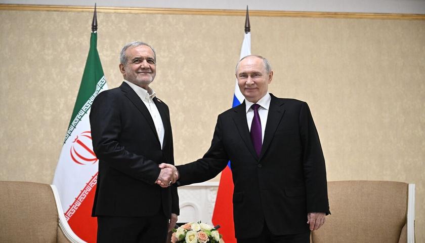 پوتین: ڕووسیا بۆ کۆتاییهێنان بە شەڕی ناوچەکە پشتیوانیی دیپلۆماسیی ئێران دەکات