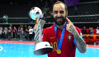 فەرمی؛ ئەفسانەی جیهانی فوتساڵ خانەنشین بوو!