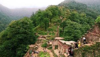 قەڵای ڕودخان؛ شوێنەوارێکی مێژوویی لەنێو دارستانێکی جوان