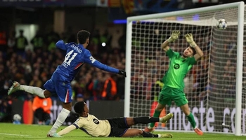 بەرشەلۆنە لەلایەن شێرە شینەکانەوە ڕاوکرا