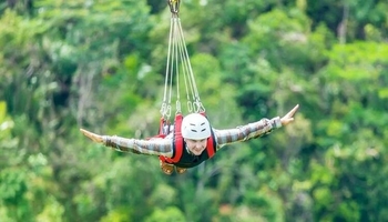 اولین زیپ‌لاین کرمانشاه در تاق‌بستان راه‌اندازی شد