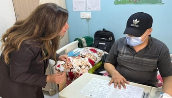 بەڕێوبەری پەروەردەی ڕۆژئاوا لە نەخۆشخانە پرسیاری تاقیکردنەوەکانی بەسەر دوو خوێندکار دابەشکرد