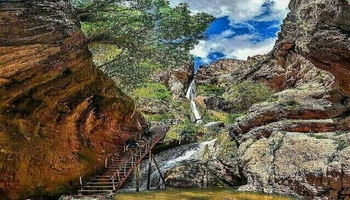 پرآبی کم‌سابقه آبشار پیران؛ مقصدی جذاب برای گردشگران تابستان