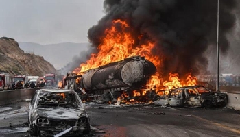 انفجار تانکر سوخت در محور سنندج ـ همدان؛ ۱۱ نفر جان باختند